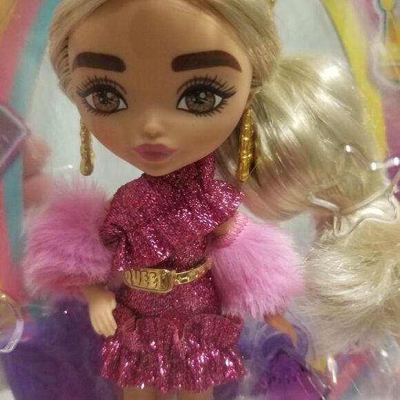 2 Mattel - Barbie Extra Mini Doll with Gold Crown [New Toy] - Picture 9 of 14